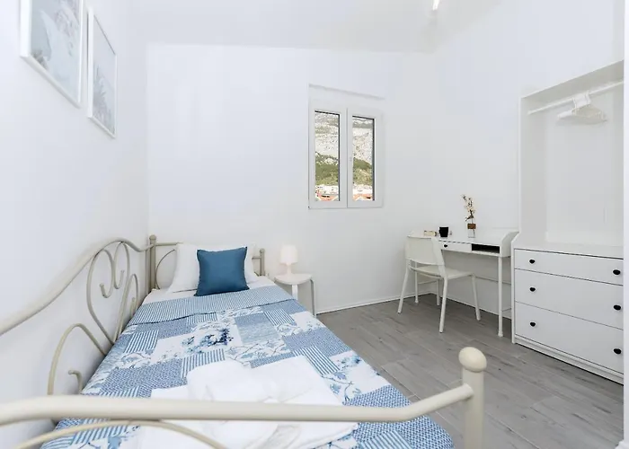 Apartment Vista Mare - 3 Bedroom, Sea View Makarska