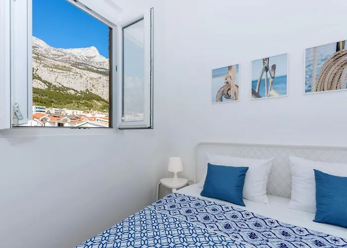 Vista Mare - 3 Bedroom, Sea View Apartment Makarska